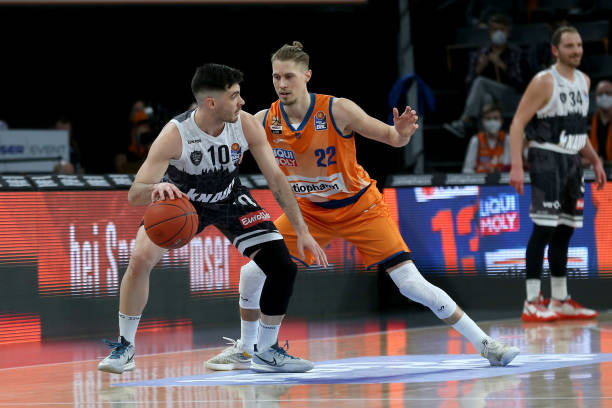 他改用更直 他改用更直